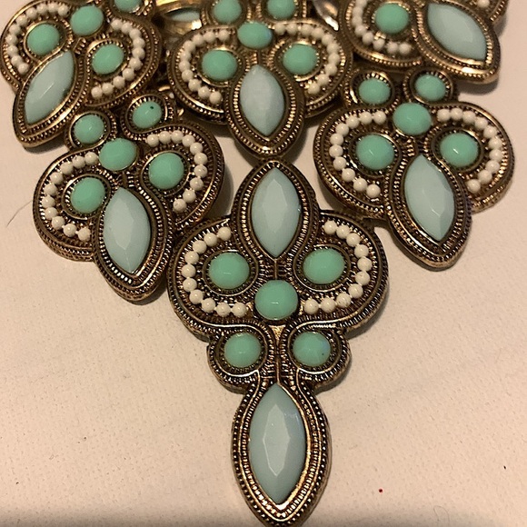 Gorgeous Blue Cabochon Bib Necklace - Picture 7 of 9